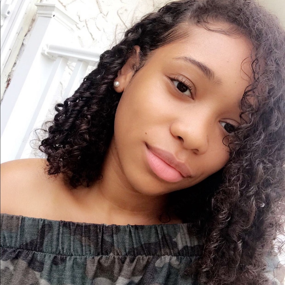 Meet your Posher, Taela